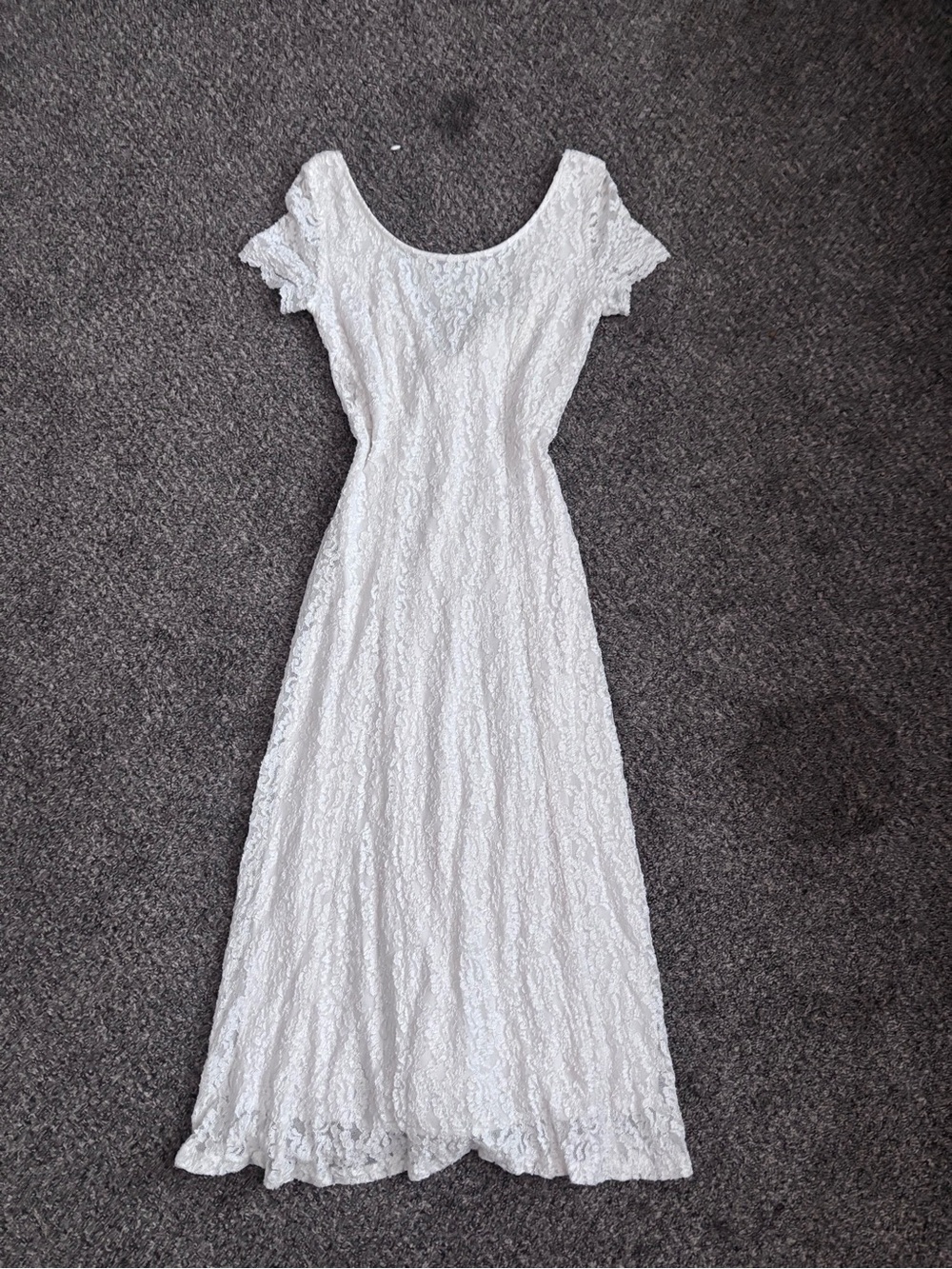White Lace Maxi Dress with Scoop Neckline and Short Sleeves